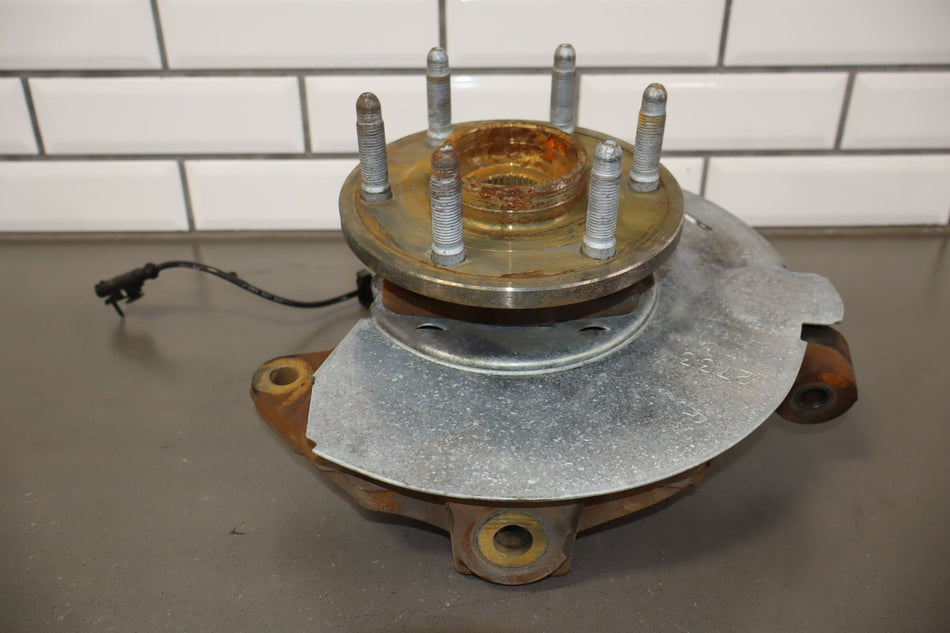 2010 GMC Yukon Right Front Spindle