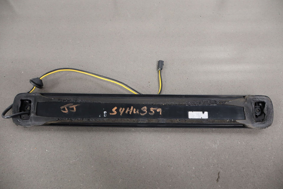 2004 Hummer H2 3rd Brake Light 15145321