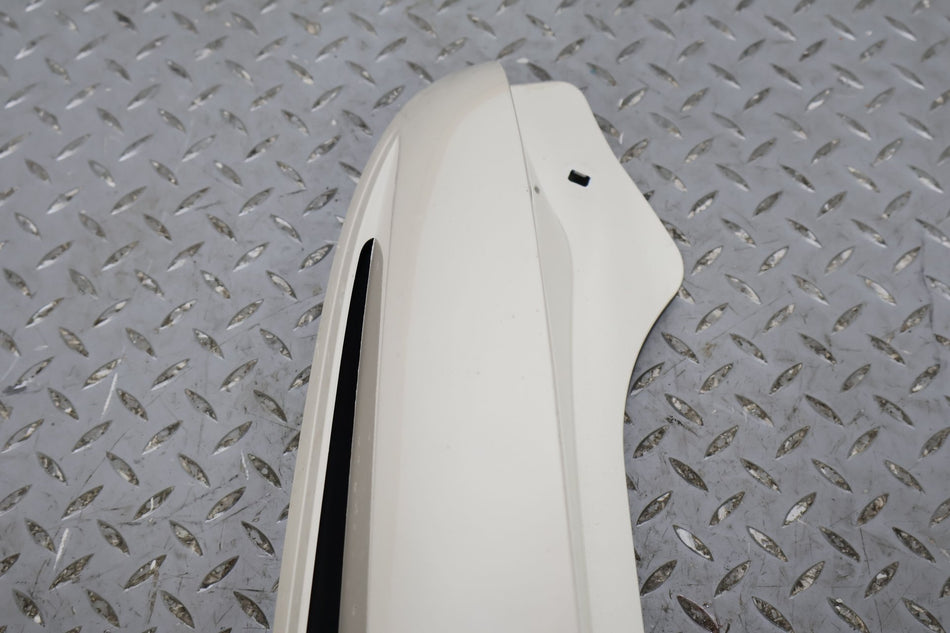 03-06 Cadillac Escalade Left Upper Tail Light Trim (White Diamond)