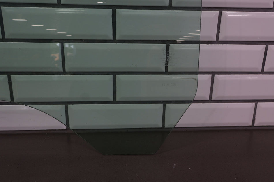 2006 GMC Sierra 2500- FRONT DOOR GLASS/WINDOW