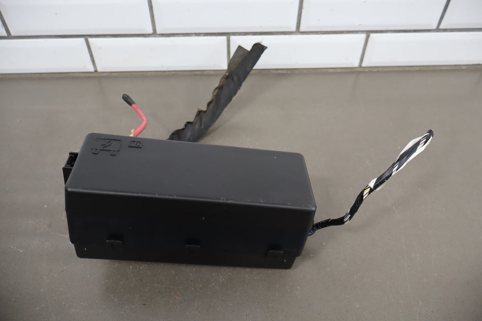 2011-14 Dodge Challenger R/T 5.7 Cabin Fuse Box Trunk w/ Harness