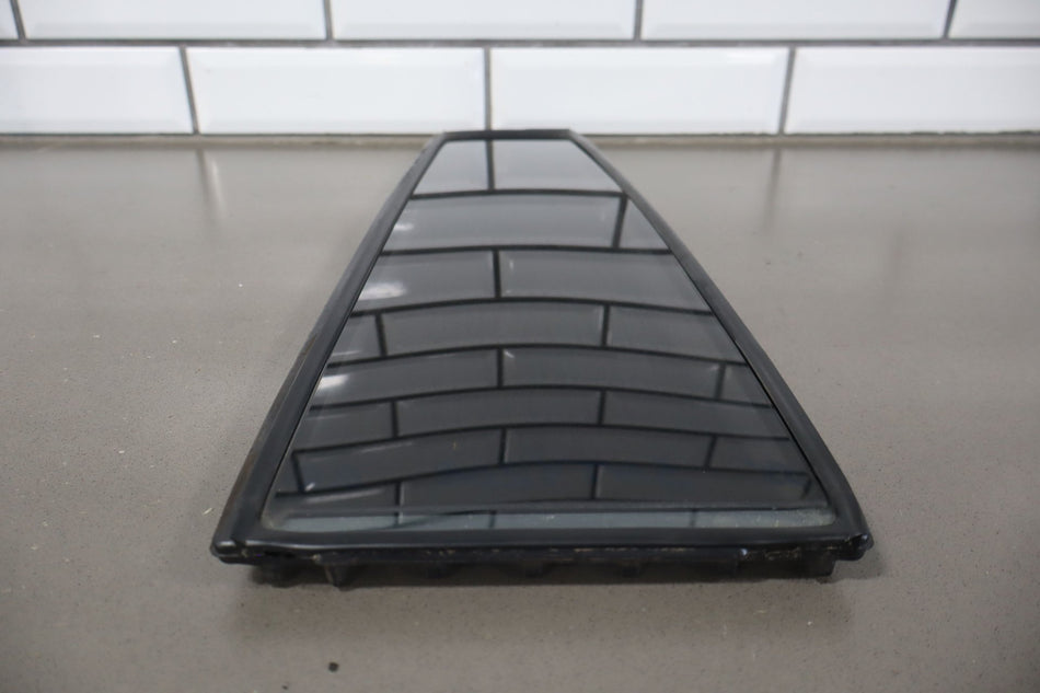 91-97 Toyota LandCruiser 96-98 LX450 Rear Right Vent Glass Window