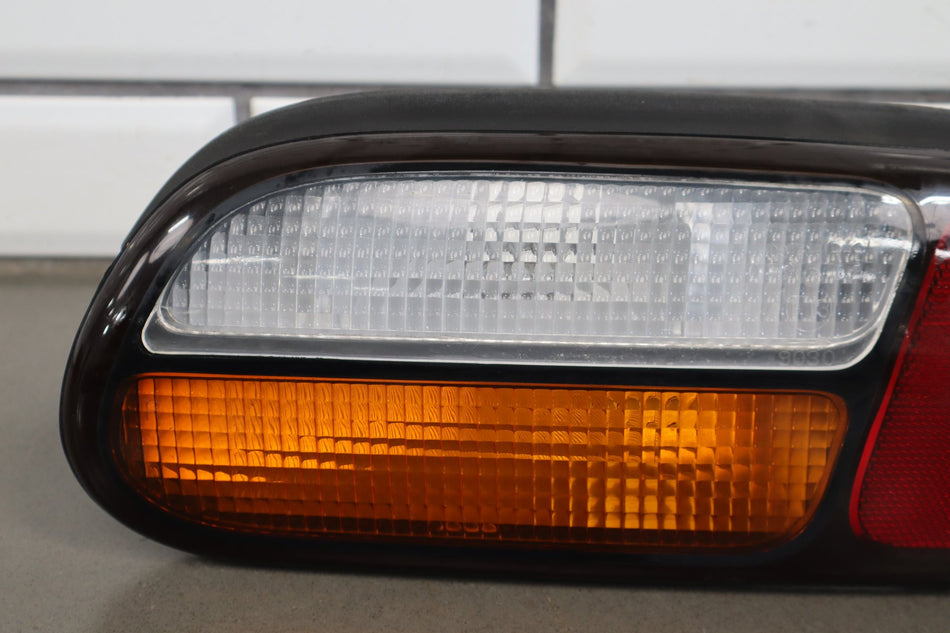 1997-2002 Chevrolet Camaro Right Tail Light 05977792 OEM