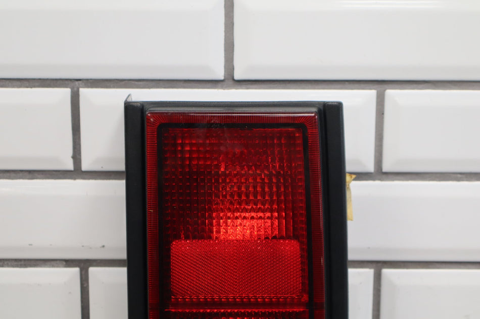 2005-2009 Hummer H2 Right Tail Light 25874014 OEM