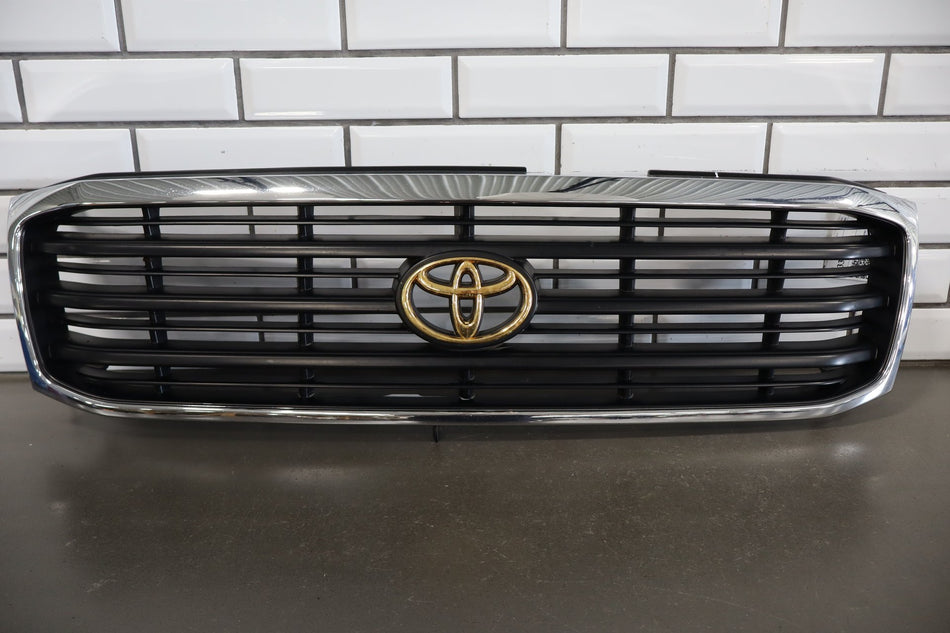 1998-2002 Toyota Land Cruiser Grille 5311160340 OEM