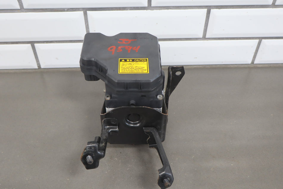 2004 Lexus LS430 F30- ABS Brake Unit