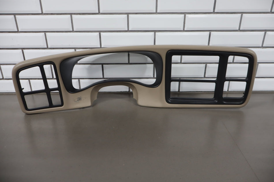 2004 Chevrolet Tahoe GMT800- Radio Bezel