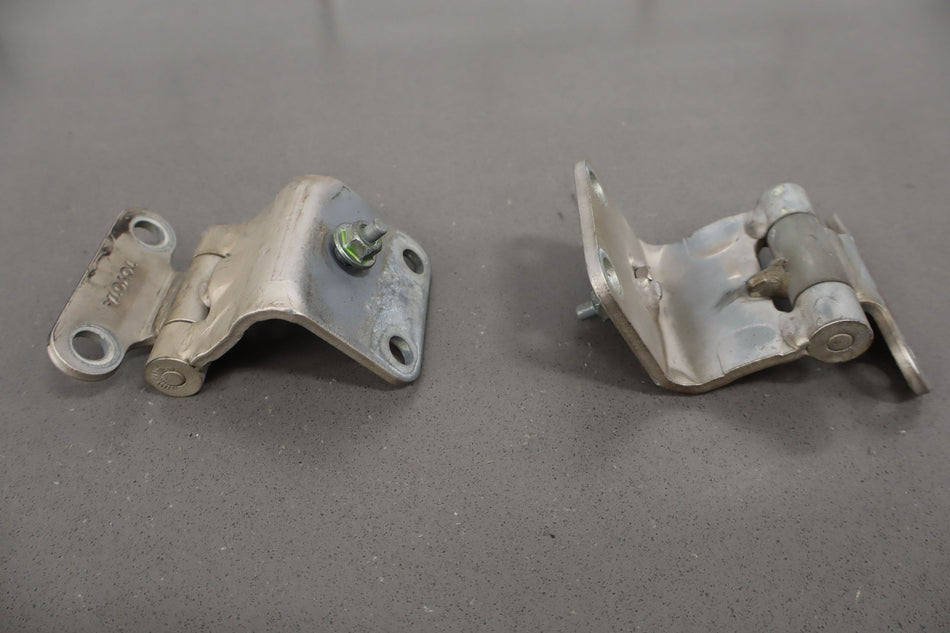 91-97 Toyota Land Cruiser Pair (2) Upper Tailgate Hatch Hinges
