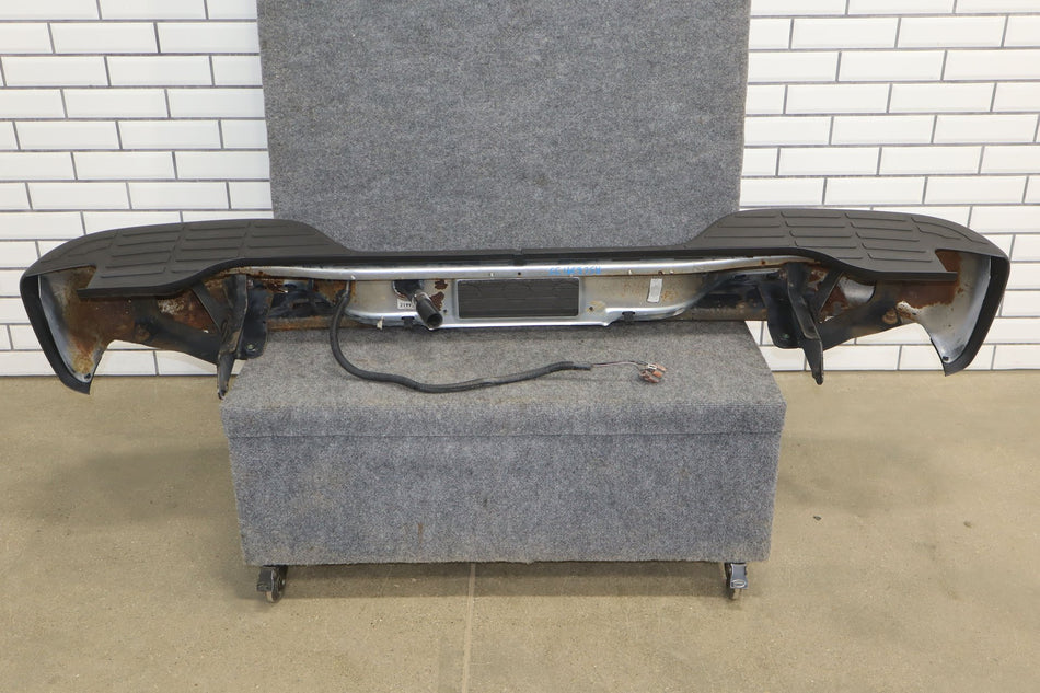 2000-2006 Chevrolet Suburban 1500 Rear Bumper Black 41U