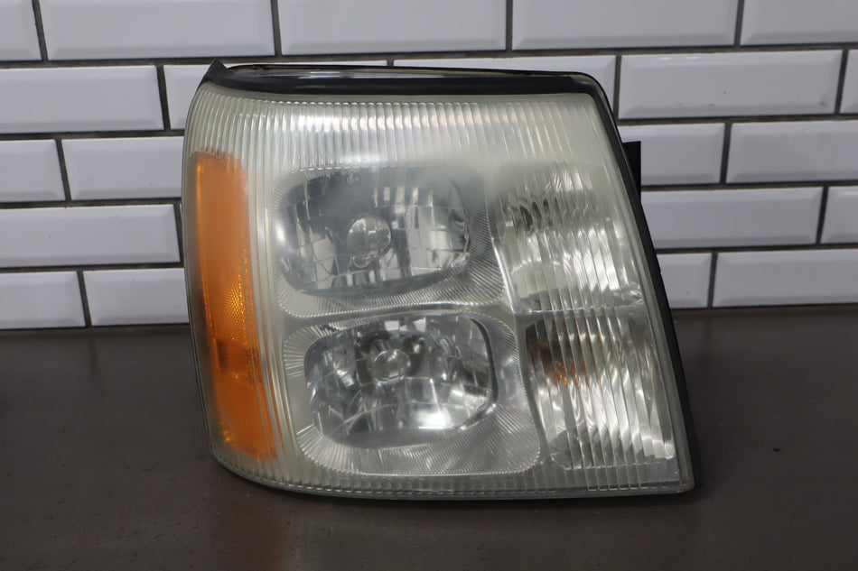 2005-2006 Cadillac Escalade ESV Right Headlamp 19208223 OEM