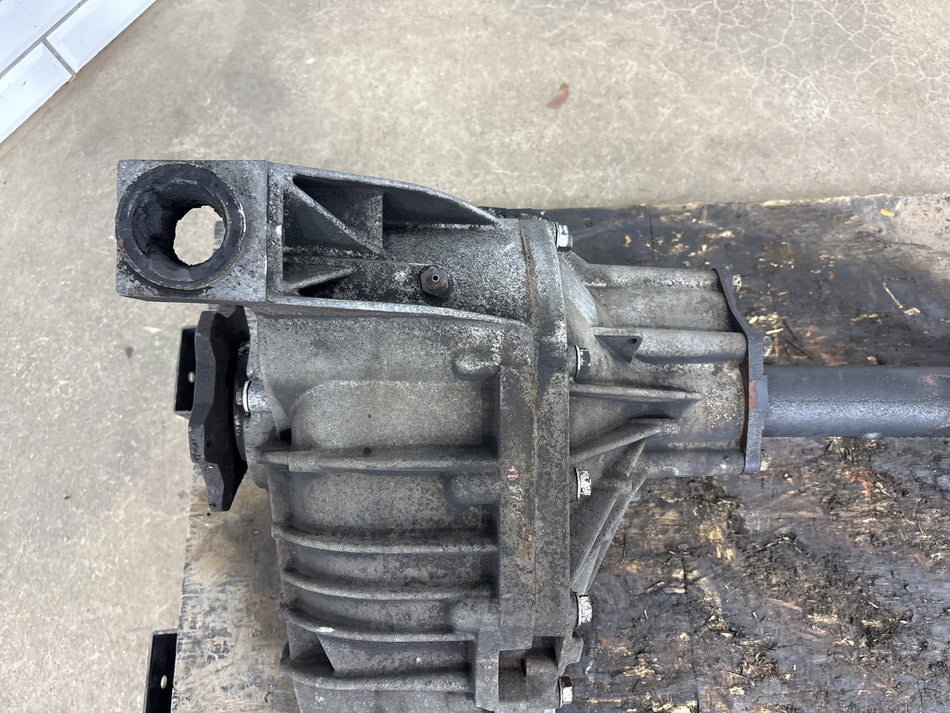 03-06 Hummer H2 4X4 Front Axle Differential Carrier 4.10 Assembly 25819234