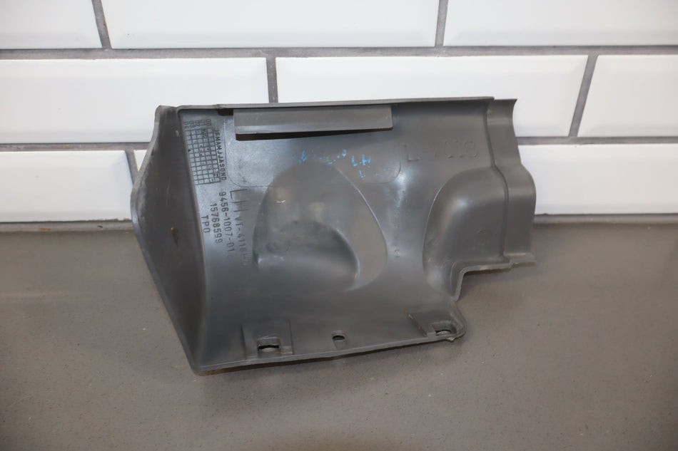2006 Chevrolet Tahoe- ROCKER MOULDING