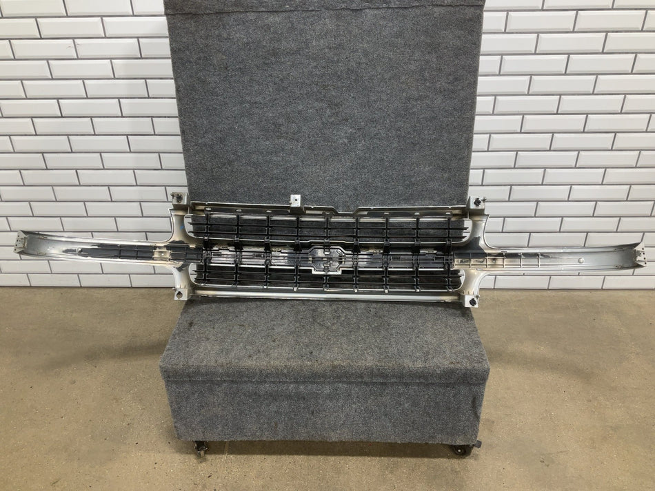 Grille, 2005, Chevrolet, Suburban 2500