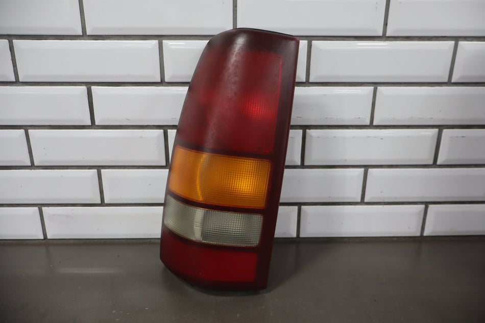 99-02 Chevy Silverado GMC Sierra GMT800 OEM Tail Light Set Left/Right