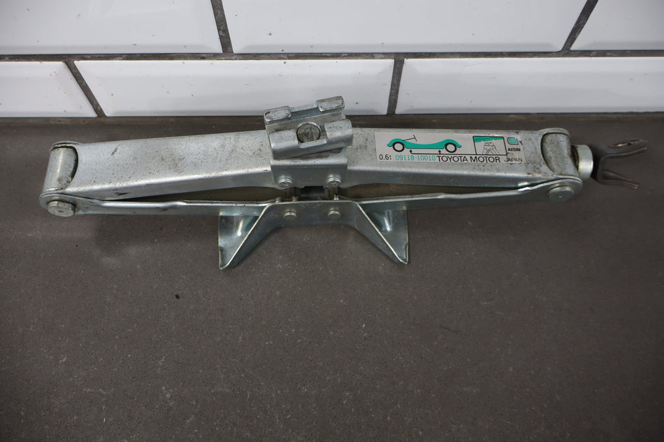 1999-2005 Mazda MX-5 Miata NB - Jack W/ Tools