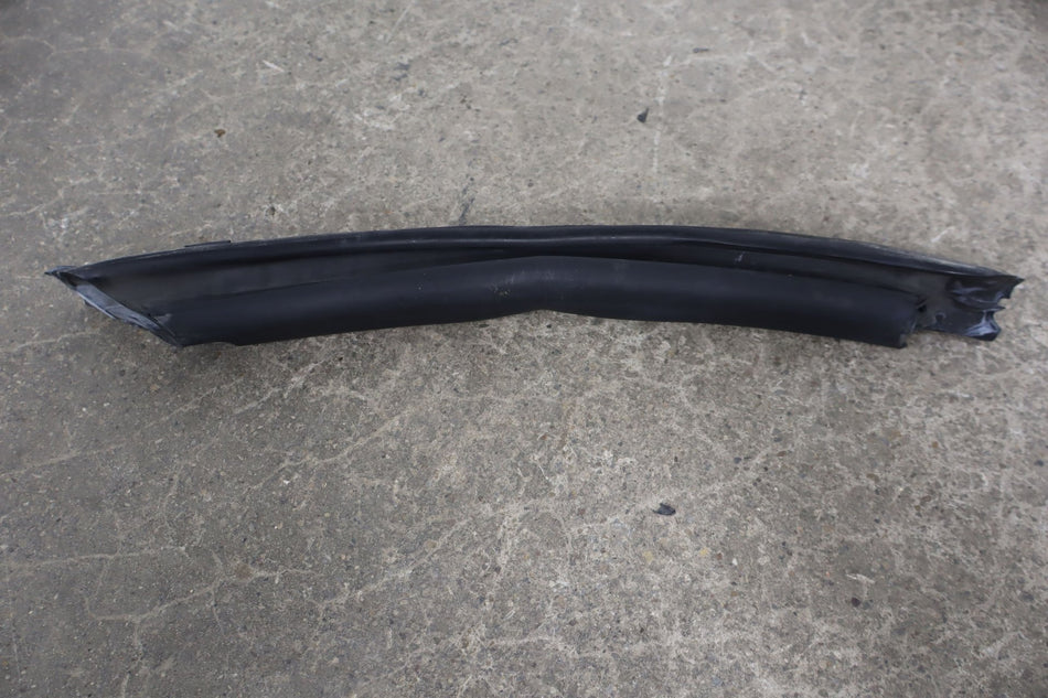 03-06 Chevy SSR RH Right Passenger Door WeatherStripping Seal W/Window Roof Seal