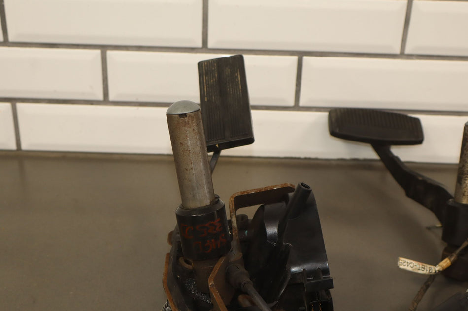 2004 Ford F-250 Super Duty- Pedal Assembly