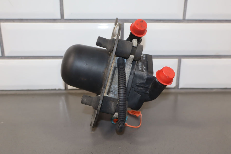 2000-2004 Chevrolet Corvette Air Pump 12568382