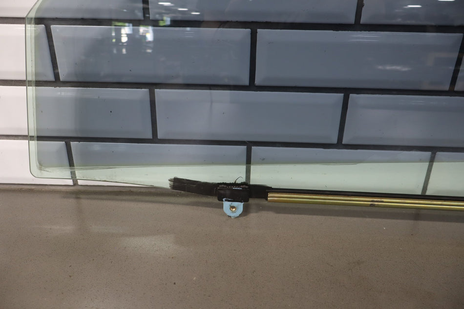 2005 Lexus GX470- FRONT DOOR GLASS/WINDOW