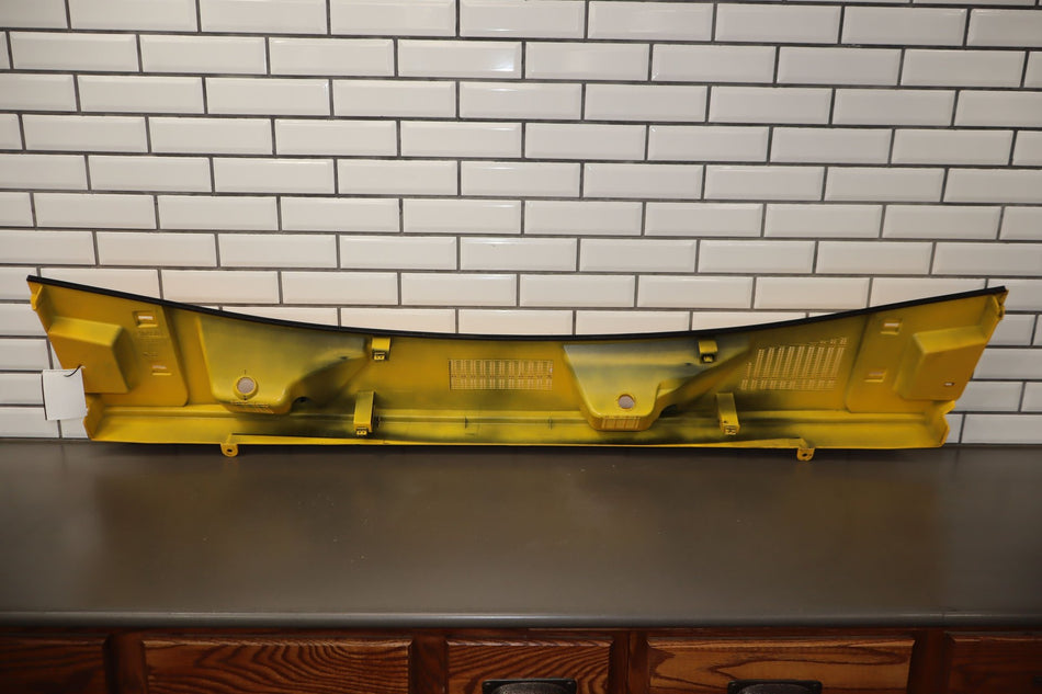 2003-2009 Hummer H2- Center Cowl Vent Panel 19256401