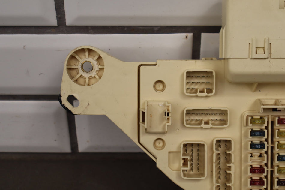 1998 Lexus LX470 J100 4.7L Cabin Fuse Box
