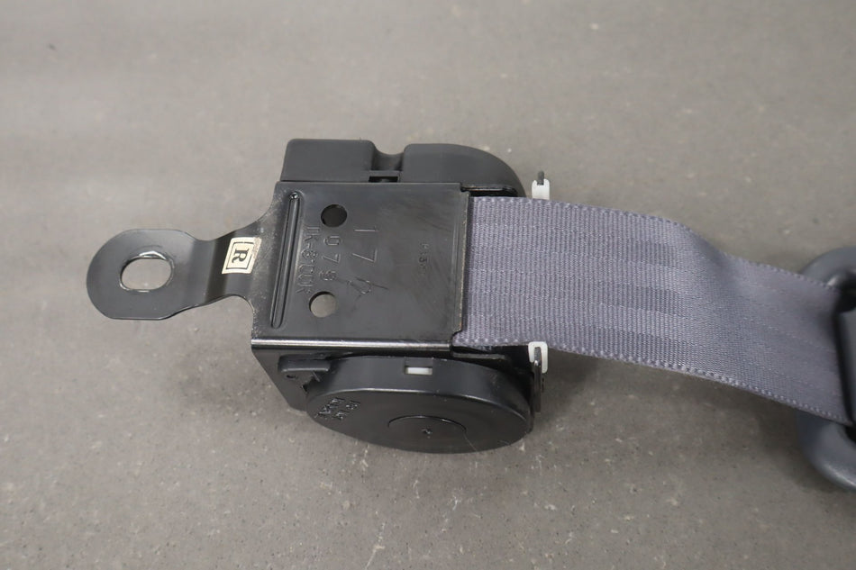 1991 Toyota Land Cruiser- Rear Seat Belt