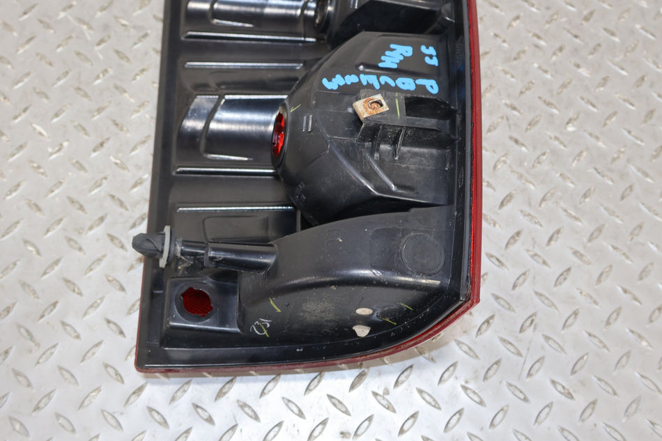 2011 Chevrolet Avalanche- Right Tail Light