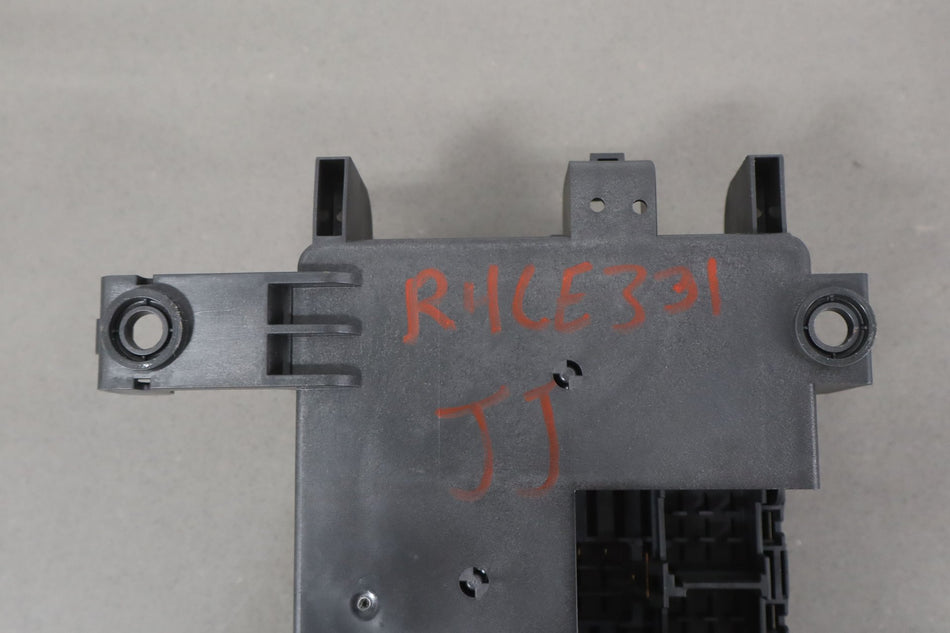 2004 Chevrolet SSR- Cabin Fuse Box