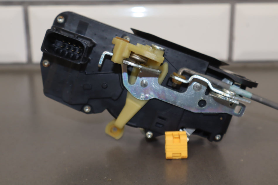 2003 Hummer H2- Right Front Door Latch