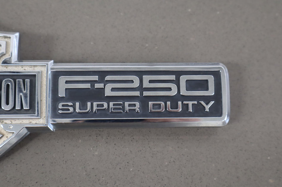 2004 Ford F-250 Super Duty- Emblem