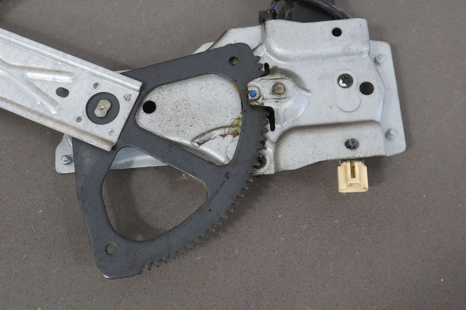 2004-2006 Pontiac GTO Right Front Door Regulator 92178259 OEM