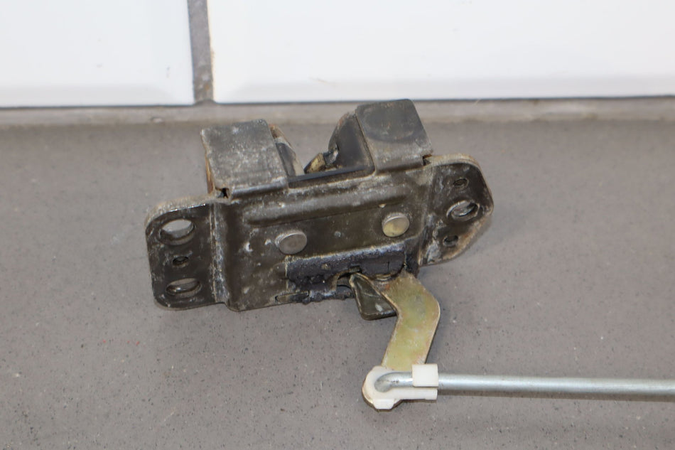 96-98 Lexus LX450 LH&RH Pair of Tailgate Latches W/Rods & Handle