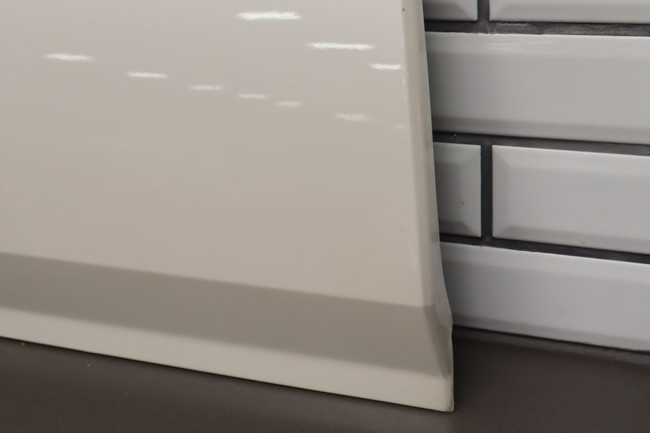 2005 Cadillac Escalade- FRONT DOOR MOULDING