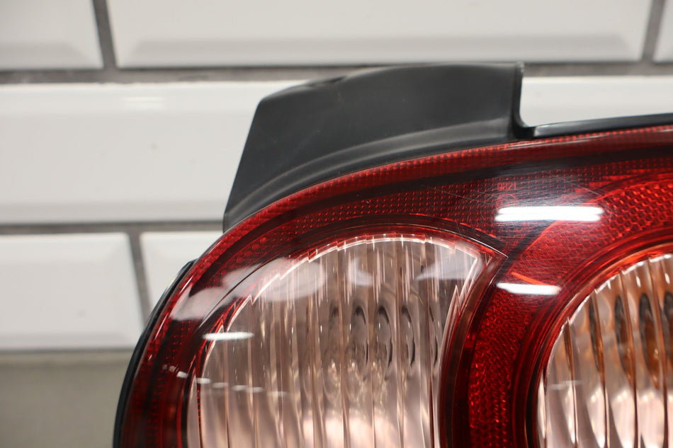 2001-2005 Mazda MX-5 Miata Right Tail Light N06651150