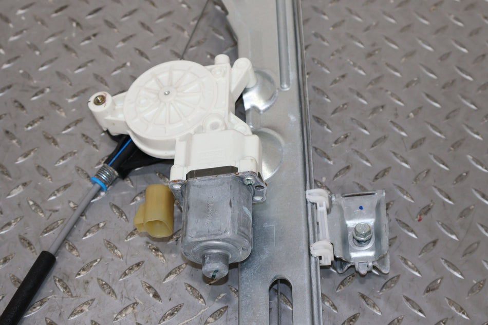 2011 Chevrolet Avalanche- SIDE/REAR/CARGO REGULATOR