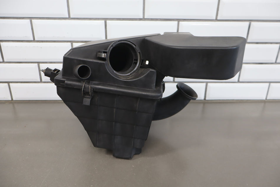 1998 BMW Z3 1.9i 1.9L Air Cleaner 13711433696 OEM