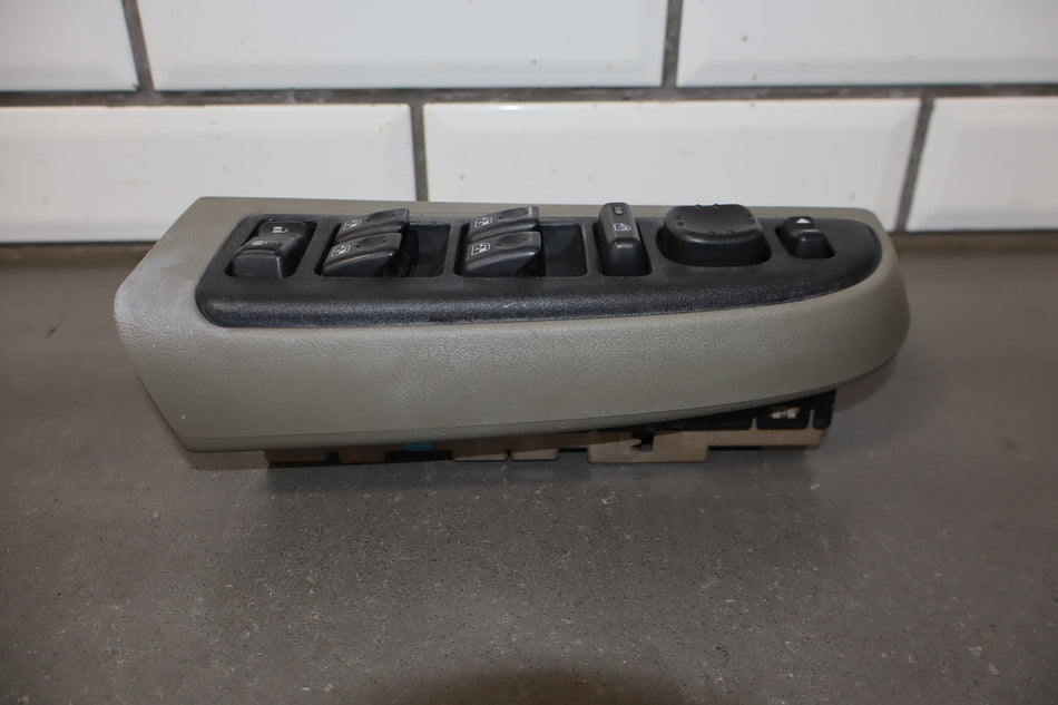 2006 Chevrolet Silverado 2500 GMT800- Left Front Window Switch