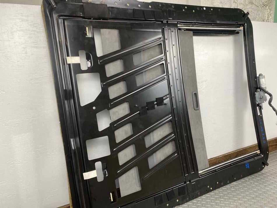 05-12 Maybach 57 W240 Sunroof Track And Motor
