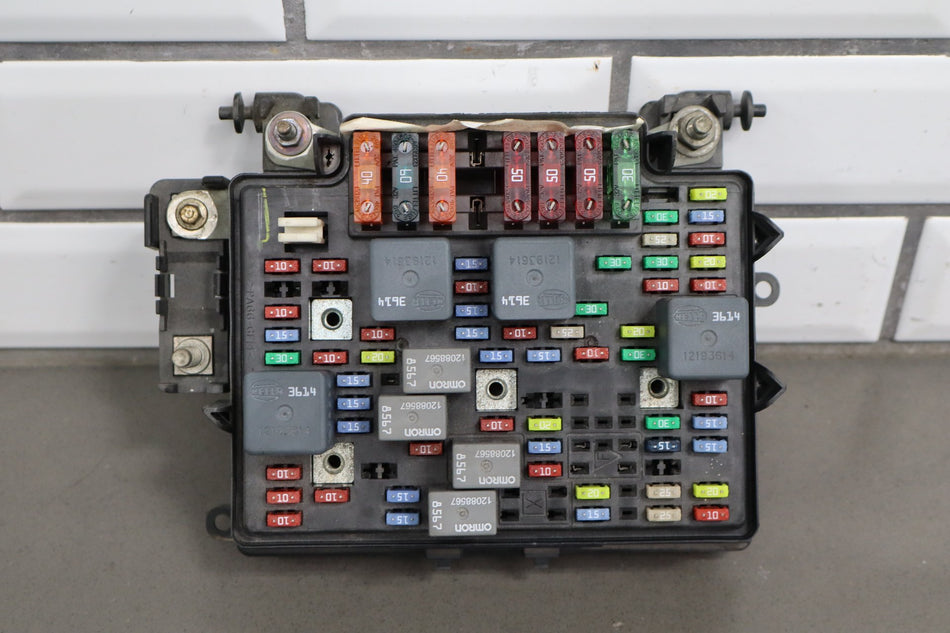 2002 Chevrolet Silverado 2500 GMT800 6.0LL Gasoline Engine Fuse Box 15811689