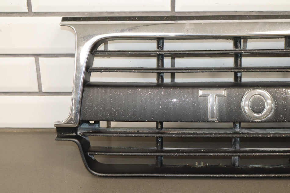 1991-1995 Toyota Land Cruiser Grille 5311160100 OEM