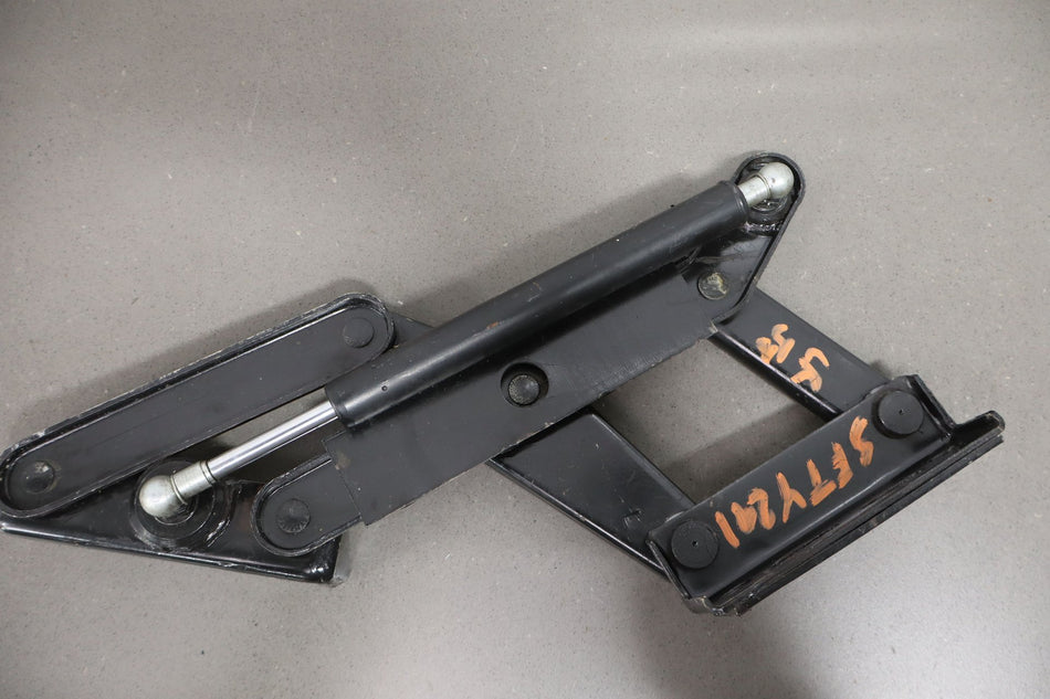 1984-1985 Toyota Celica Convertible Trunk Lid Hinges