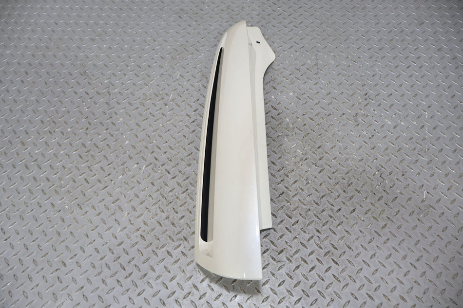 03-06 Cadillac Escalade Left Upper Tail Light Trim (White Diamond)