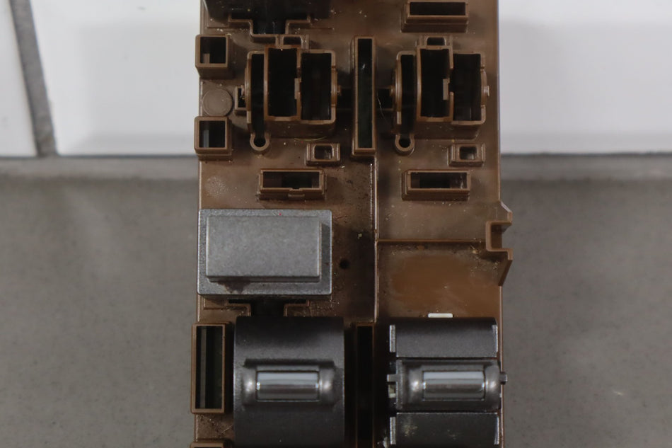 10-13 Lexus GX460 Console Mounted Transfer Case / Hill-Descent Switch