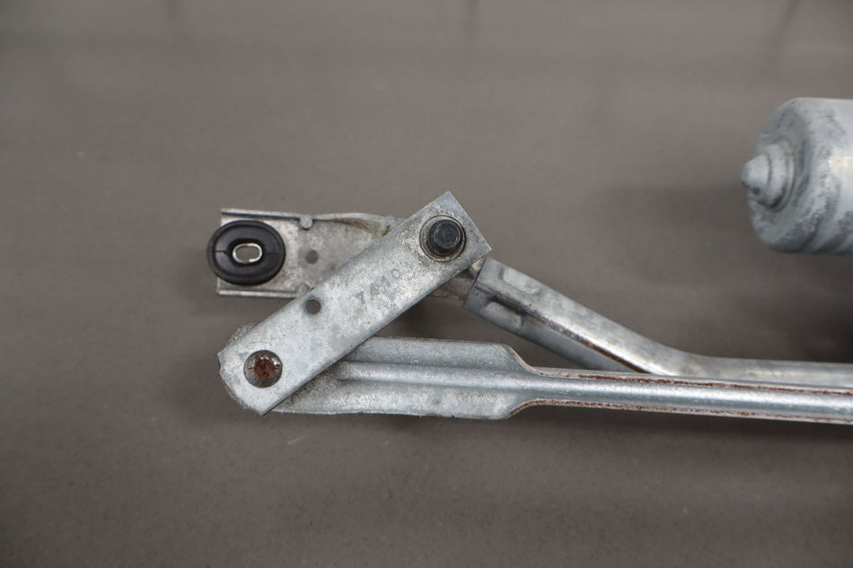 2012 Chevrolet Suburban 1500- Front Wiper Motor