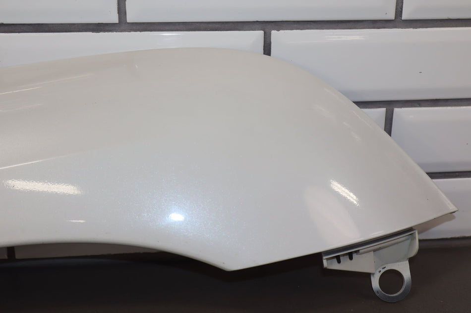 2007 Lexus GX470- QUARTER PANEL MOULDING