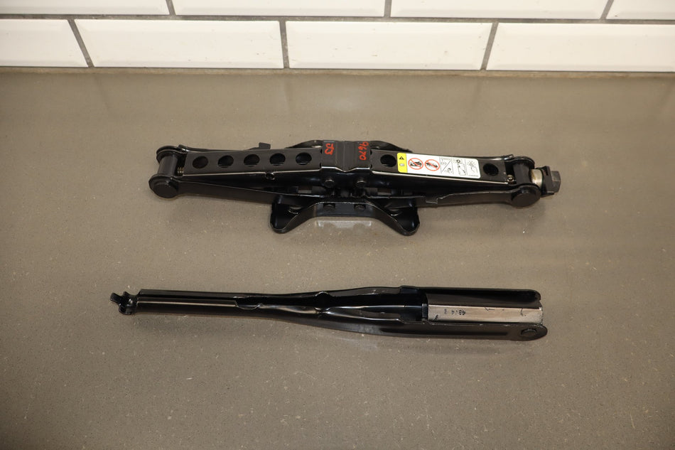 2014 Dodge Challenger Jack OEM