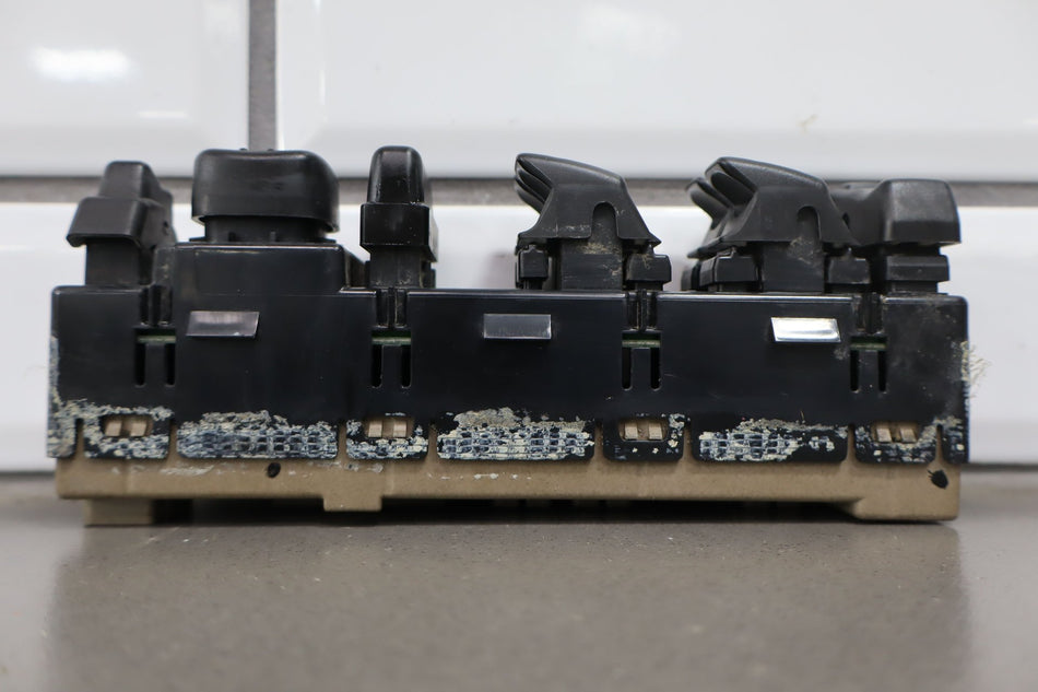 2003 Hummer H2- Front Door Switch