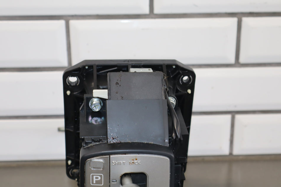 2002-2004 Infiniti M45 Floor Shifter OEM