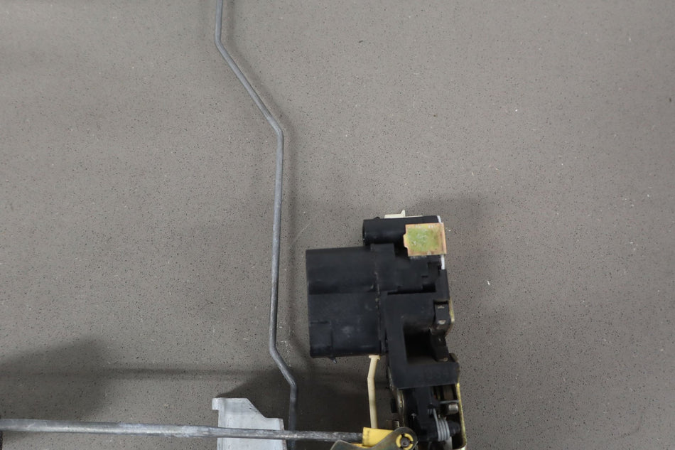 2004 Chevrolet SSR- Right Front Door Latch