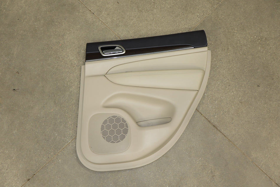 14-16 Jeep Grand Cherokee Limited RR Door Panel (Frost Beige)